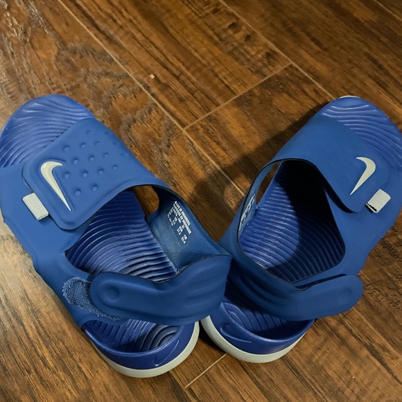 Blue and white Nike sandals - Picture 2 of 4